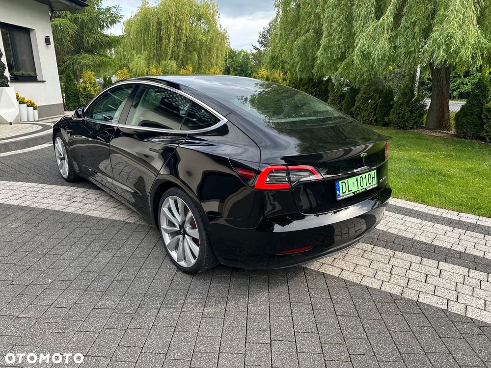 Tesla Model 3 - 3