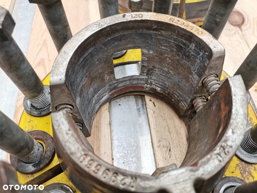 Klin koła tylnego John Deere 8345 R R299669 - 10