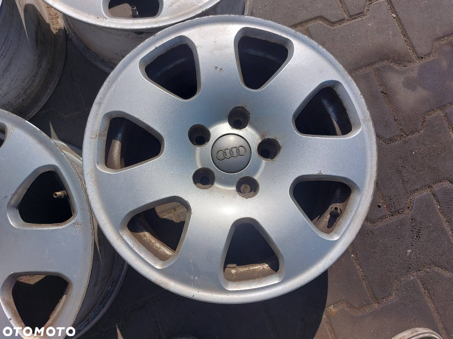 FELGA ALUMINIOWA 4 SZT 5X112 7JX15 ET39 FI57.1 VOLKSWAGEN 8E0601025 - 4