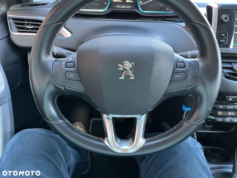 Peugeot 2008 1.2 Pure Tech GPF Allure S&S EAT6 - 19