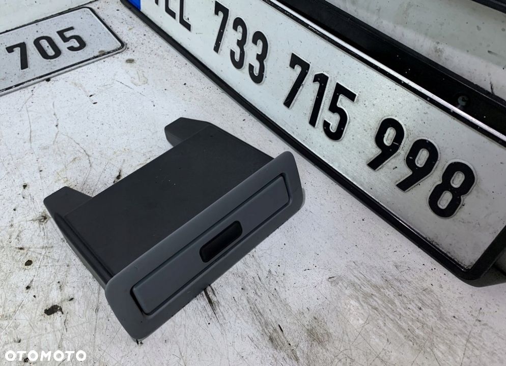 TYLNY UCHWYT NA NAPOJE CUP HOLDER 8212128 BMW E38 - 3