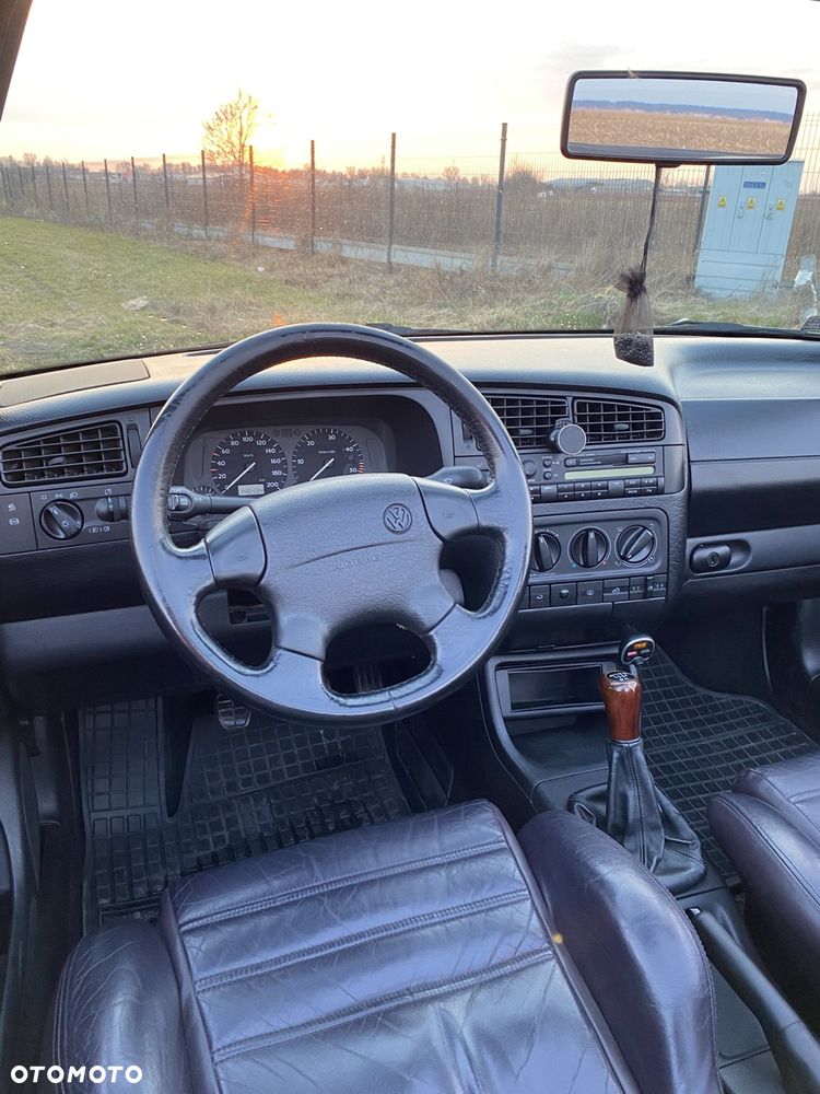 Volkswagen Golf - 22