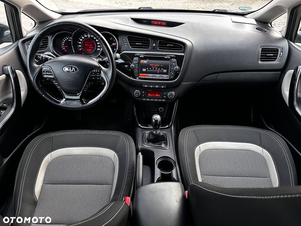 Kia Ceed 1.6 GDI ISG Dream-Team Edition - 18