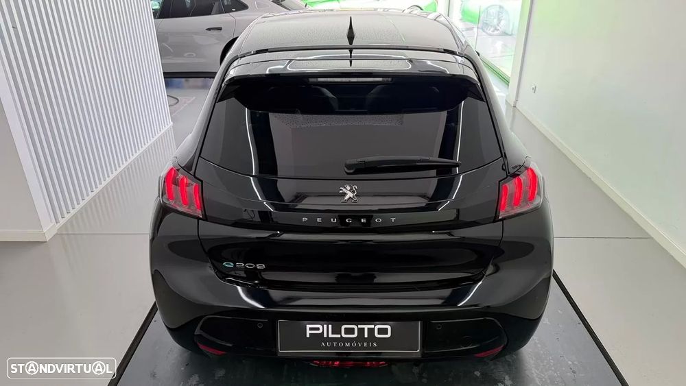 Peugeot e-208 - 12
