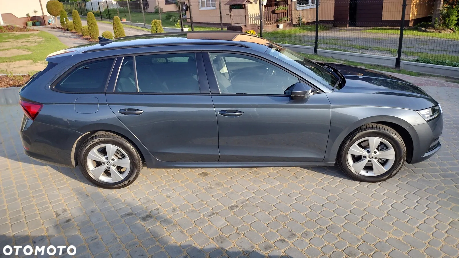 Skoda Octavia Combi 2.0 TDI DSG Exclusive - 4