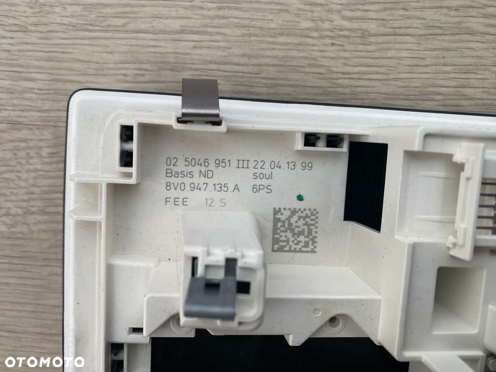 LAMPKA OŚWIETLENIA WNĘTRZA KABINY AUDI A3 8V 8V0947135A - 7