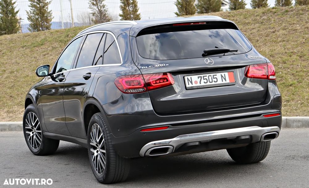 Mercedes-Benz GLC 300 e 4MATIC - 9
