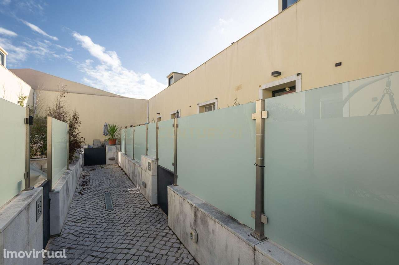 Moradia Moderna Semi-Nova no Centro da Moita – Conforto, Estilo e Loca - Grande imagem: 5/28