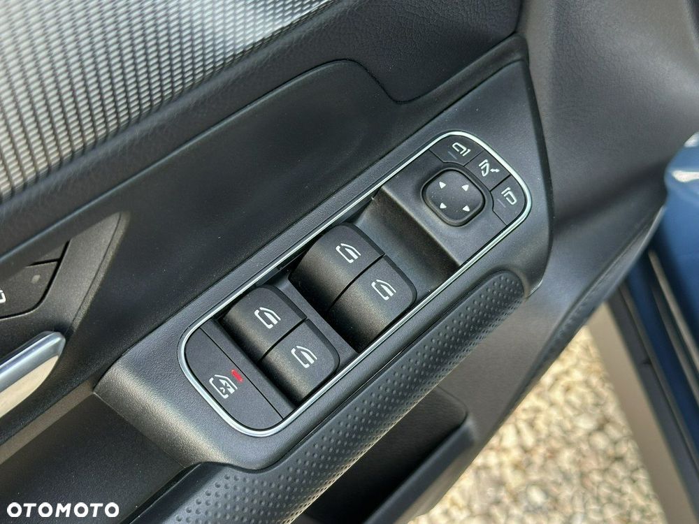 Mercedes-Benz GLB 200 7G-DCT - 17
