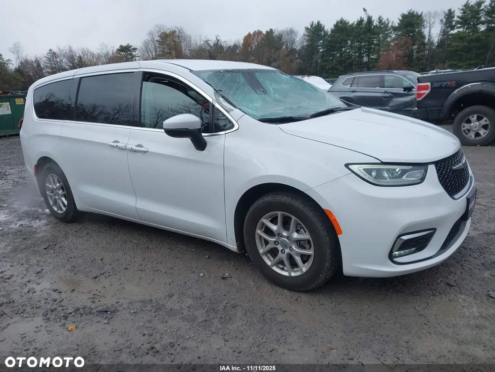 Chrysler Pacifica - 12