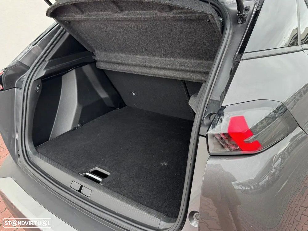 Peugeot 2008 1.5 BlueHDi Allure EAT8 - 34
