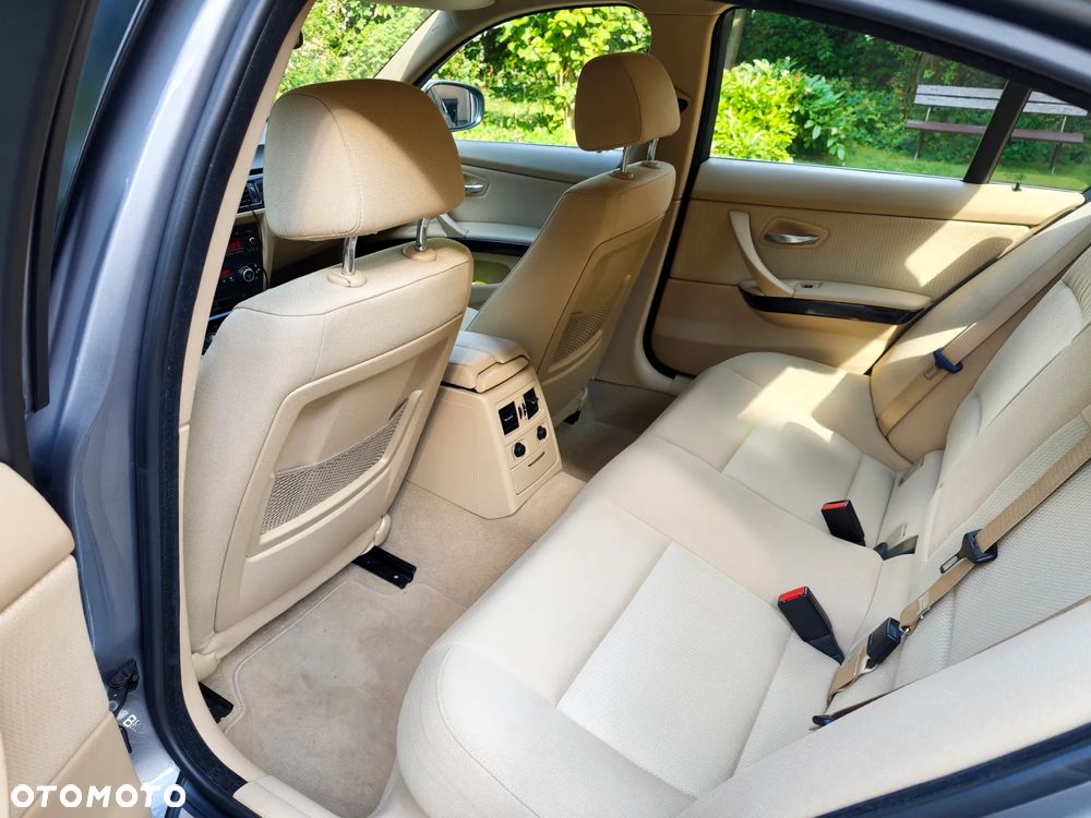BMW Seria 3 325i - 4