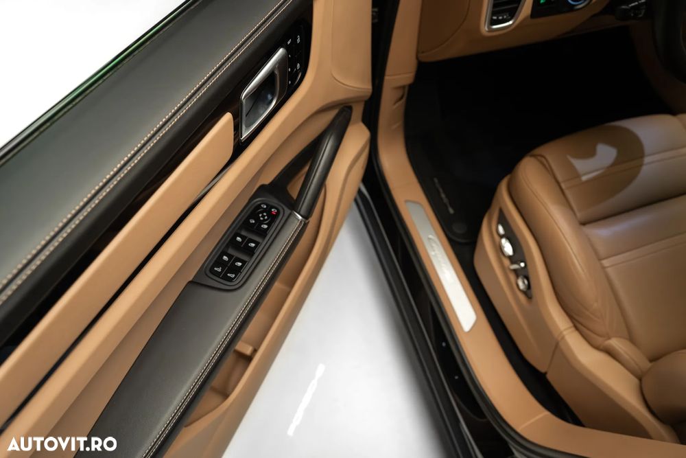 Porsche Cayenne - 12