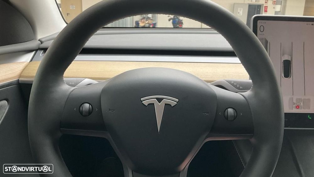 Tesla Model Y Long Range Dual Motor AWD - 4