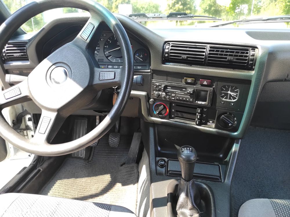 BMW Seria 3 318i - 9