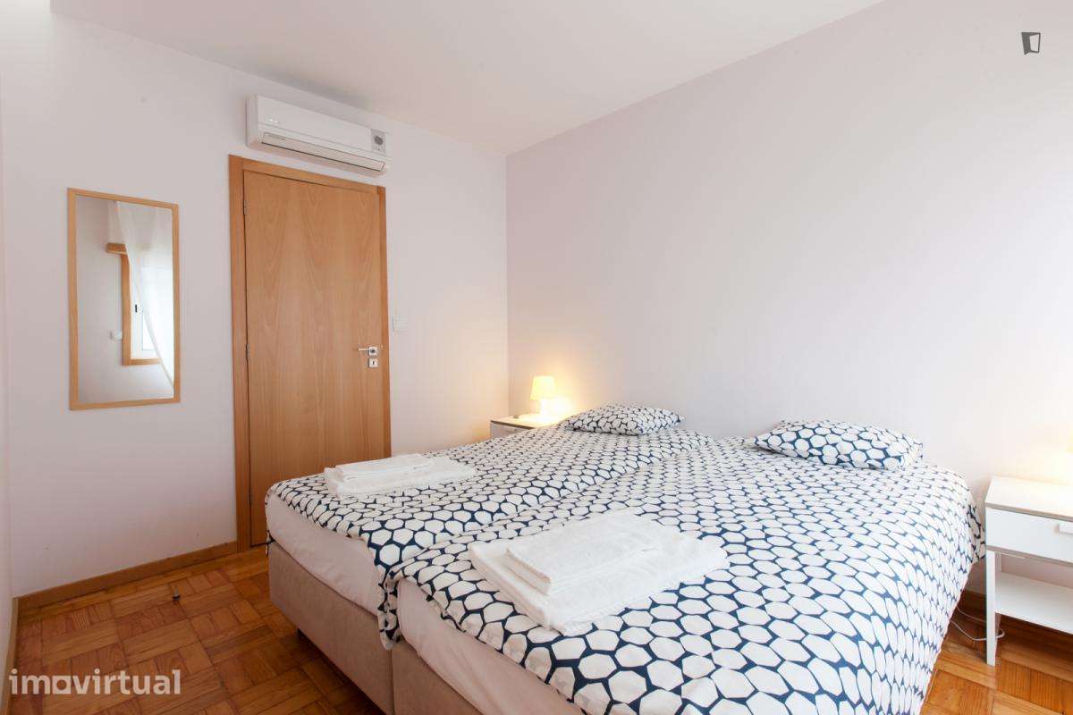 Apartamento com 3 quartos - localizado em Paranhos Porto - Grande imagem: 2/33