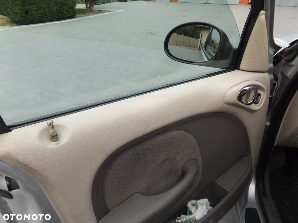 Chrysler PT Cruiser - 16