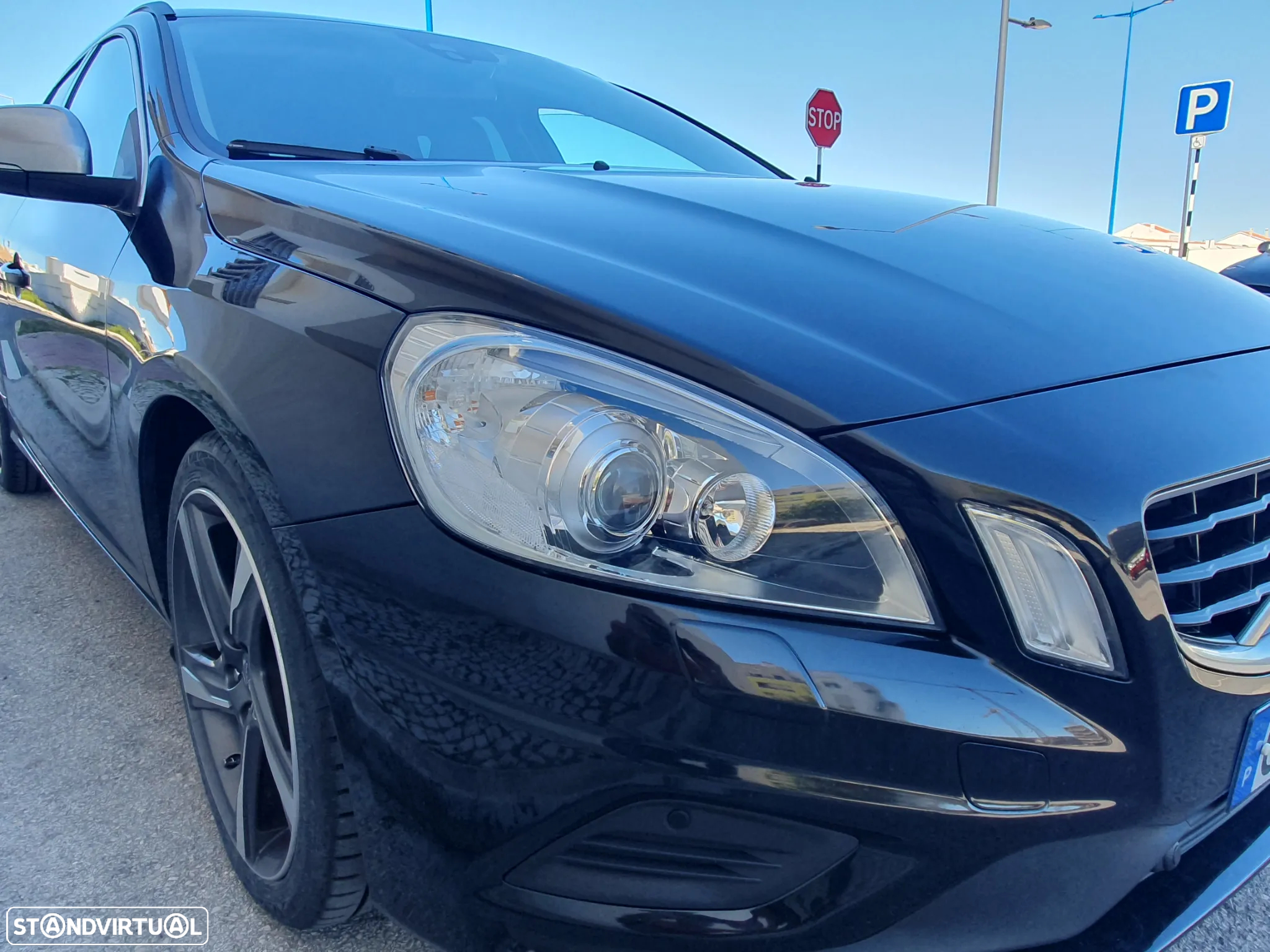 Volvo V60 2.0 D4 R-Design Start/Stop - 3