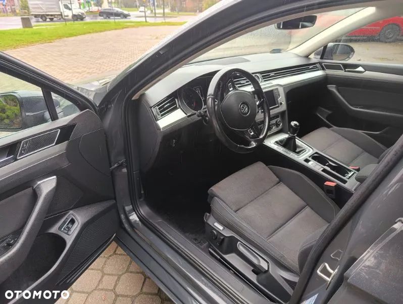 Volkswagen Passat - 9