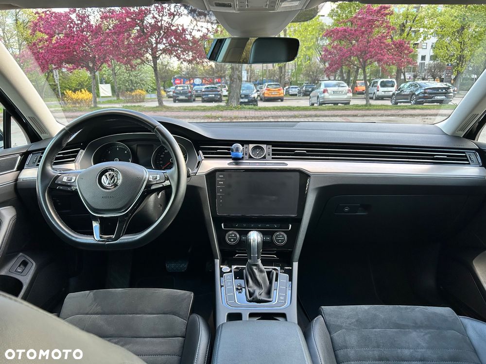 Volkswagen Passat - 12