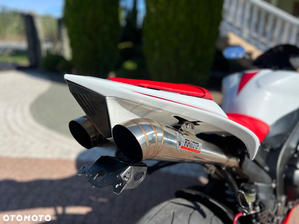 Yamaha R1 - 9