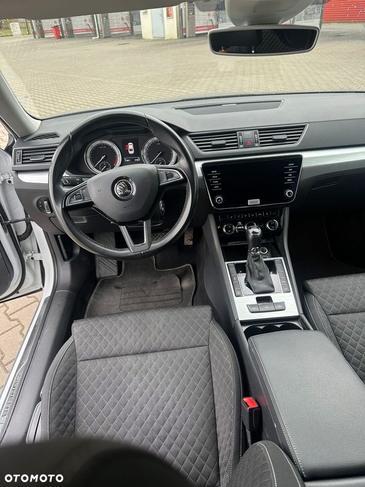 Skoda Superb 2.0 TDI L&K DSG - 9