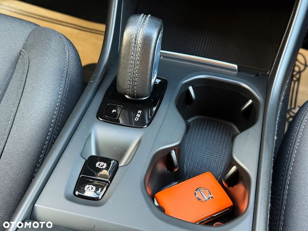 Volvo XC 40 B4 B AWD Geartronic Momentum Pro - 21