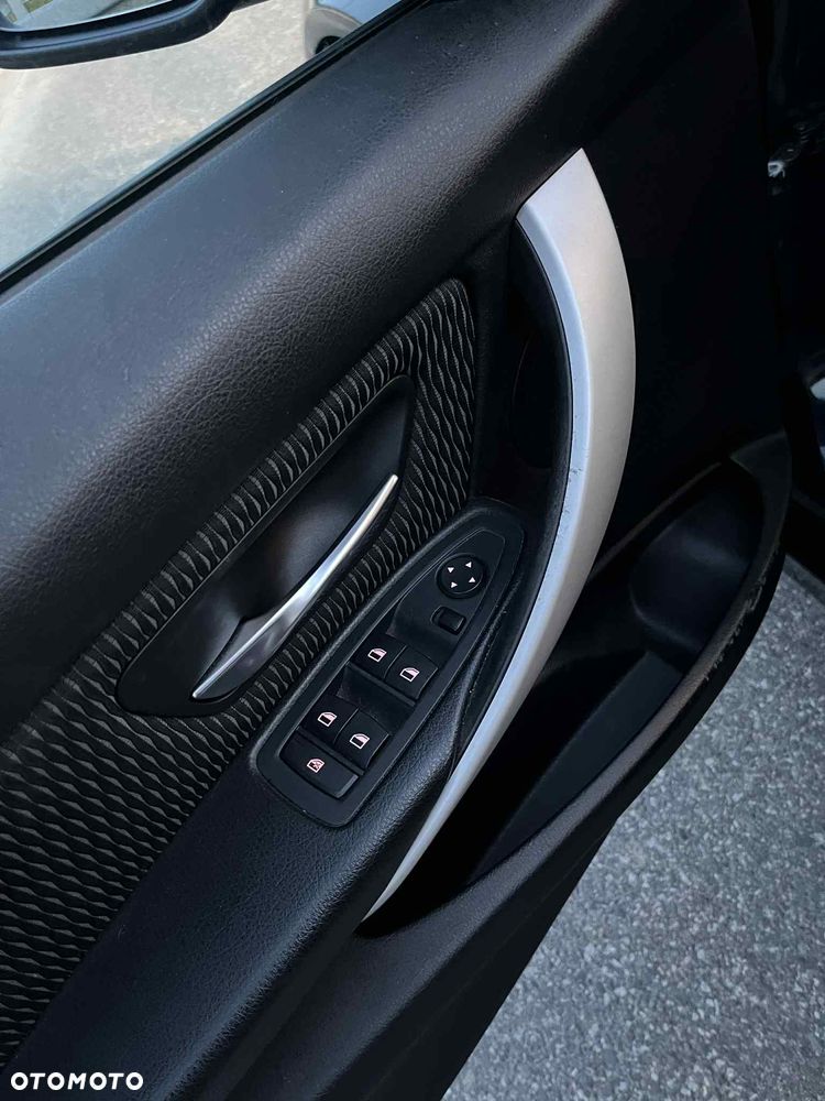 BMW Seria 3 316i Sport Line - 12