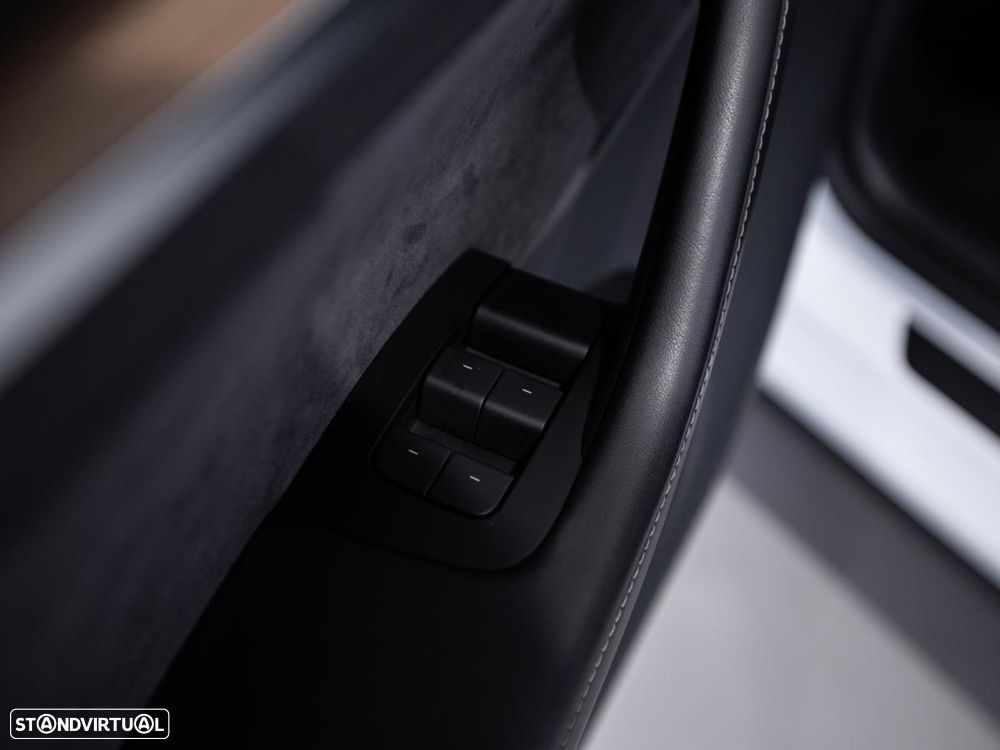 Tesla Model Y Performance Dual Motor AWD - 18