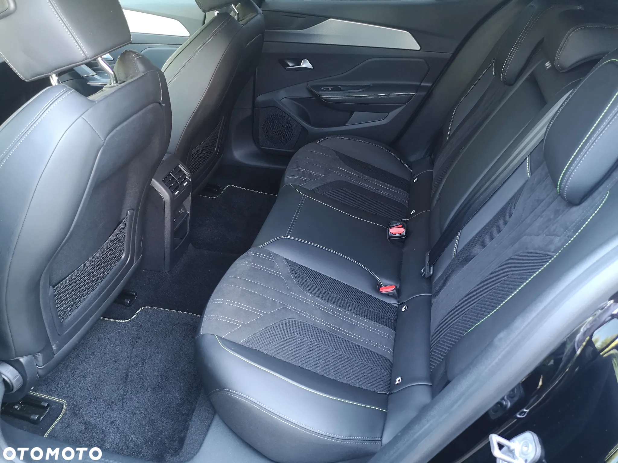 Peugeot 408 1.2 PureTech Allure S&S EAT8 - 21