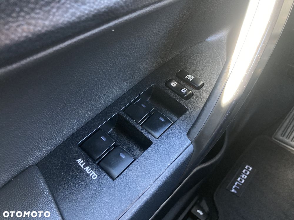 Toyota Corolla - 12