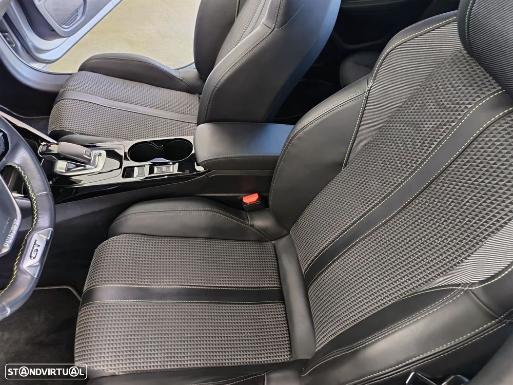 Peugeot 208 PureTech 130 EAT8 GT Pack - 21