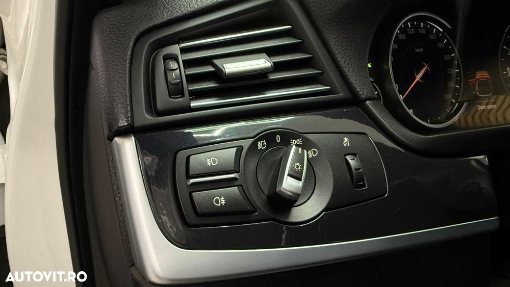 BMW Seria 5 528i Aut. Luxury Line - 27