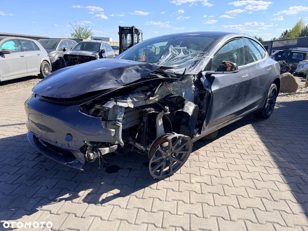 Tesla Model 3 Langstreckenbatterie Allradantrieb Dual Motor - 20
