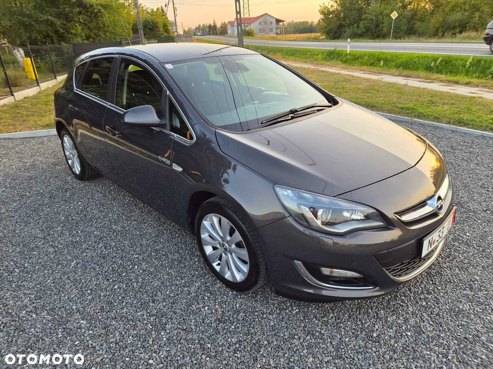 Opel Astra 2013 photo 2