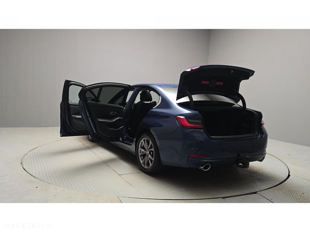 BMW Seria 3 320d xDrive - 11