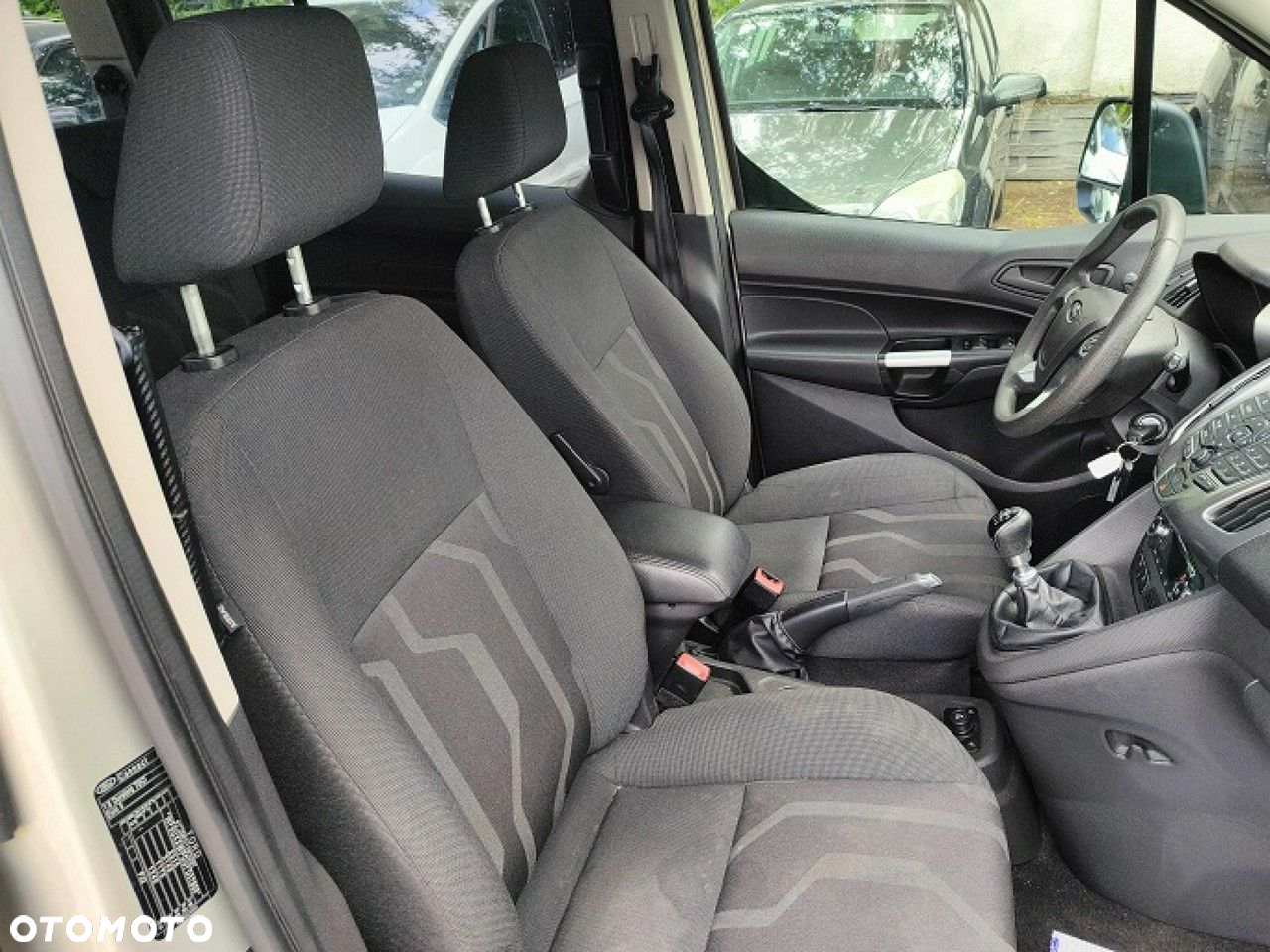 Ford Tourneo Connect Grand - 12