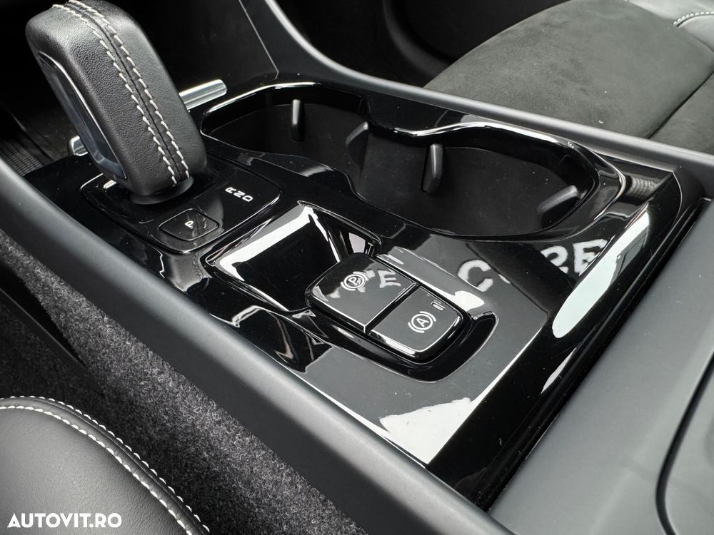Volvo XC 40 B4 AT8 AWD Mild Hybrid R-Design - 16