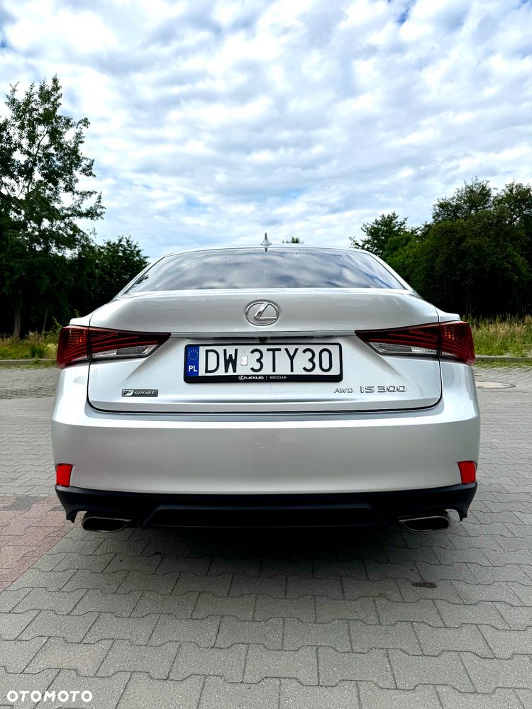 Lexus IS 200t / 300 F Sport - 11