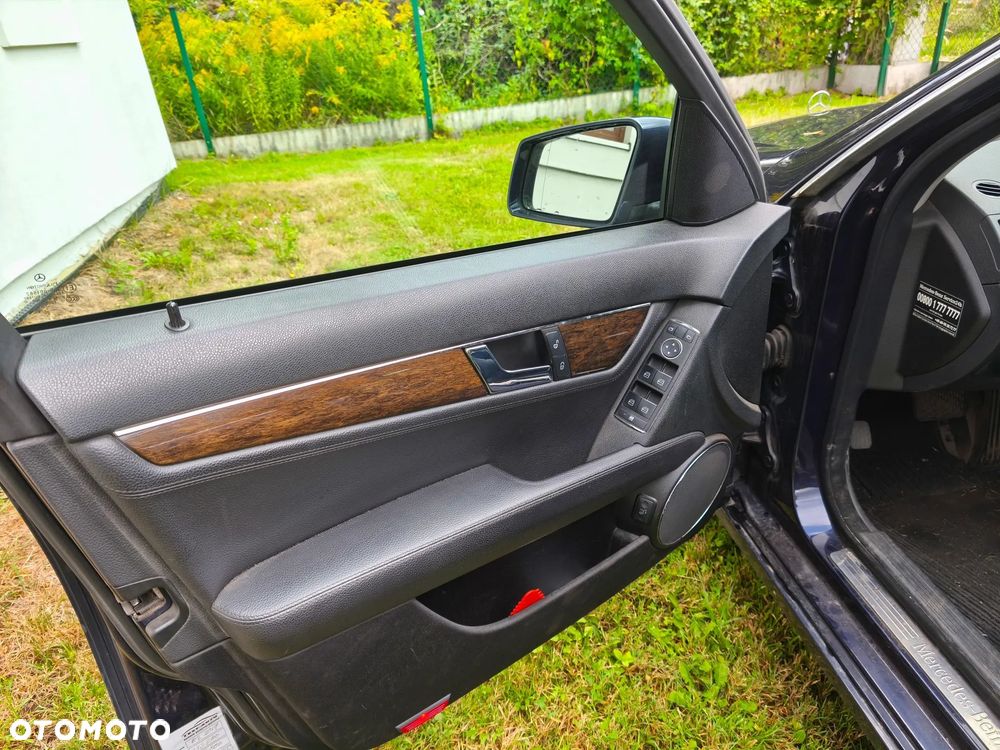 Mercedes-Benz Klasa C 220 CDI DPF Automatik BlueEFFICIENCY Elegance - 17