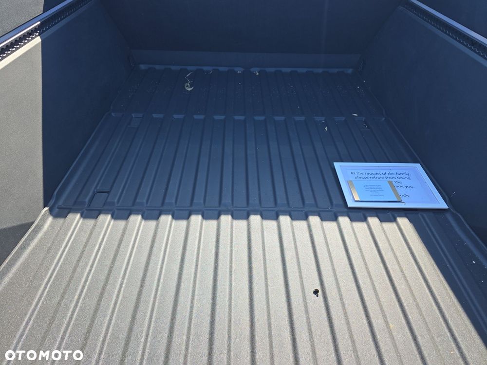 Tesla Cybertruck - 19