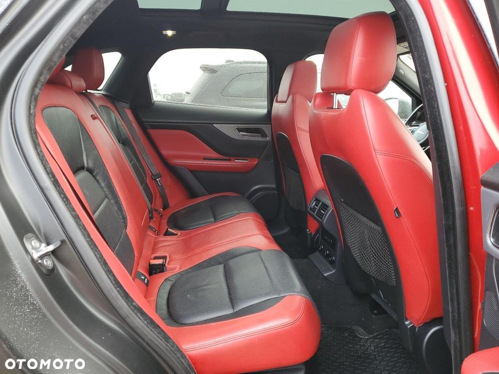 Jaguar F-Pace S AWD - 11