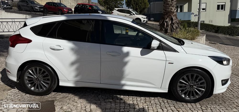 Ford Focus 1.5 TDCi ECOBlue ST-Line - 12