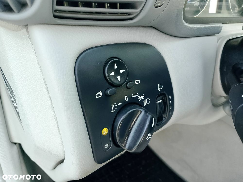 Mercedes-Benz Klasa C 220 T CDI Classic - 14