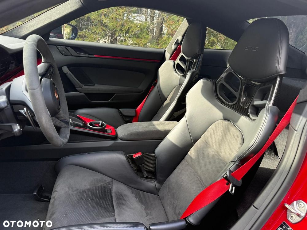Porsche 911 Carrera GTS - 9