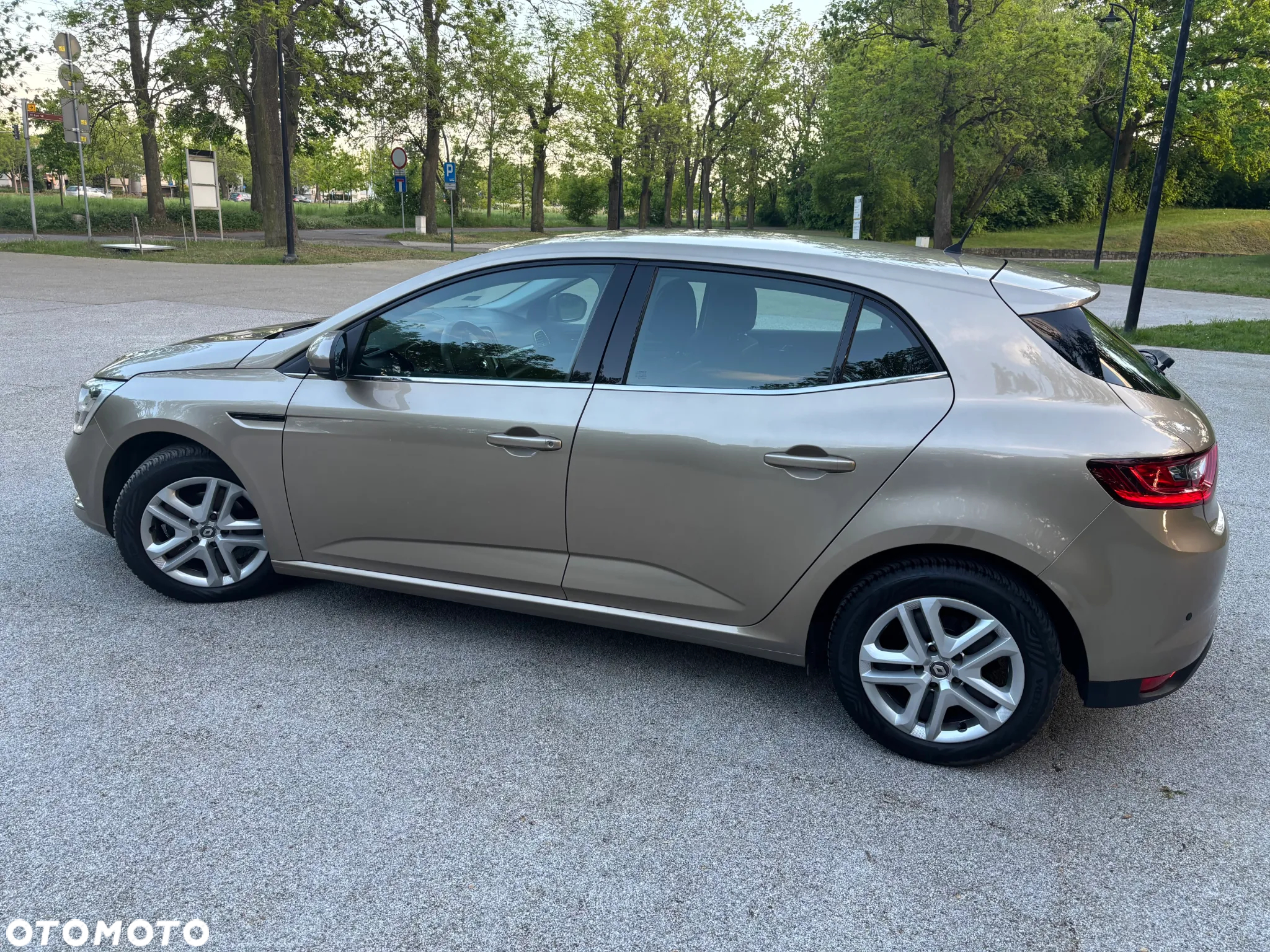Renault Megane 1.6 SCe Zen - 9