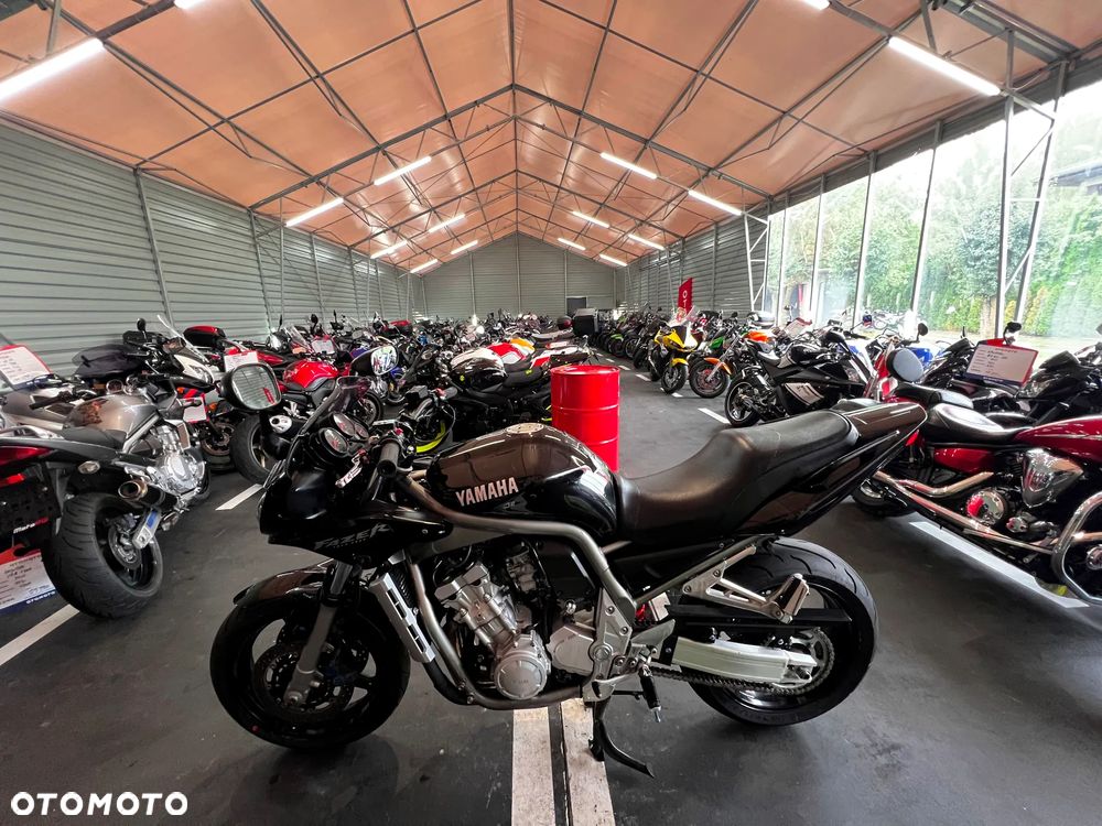 Yamaha FZS - 11