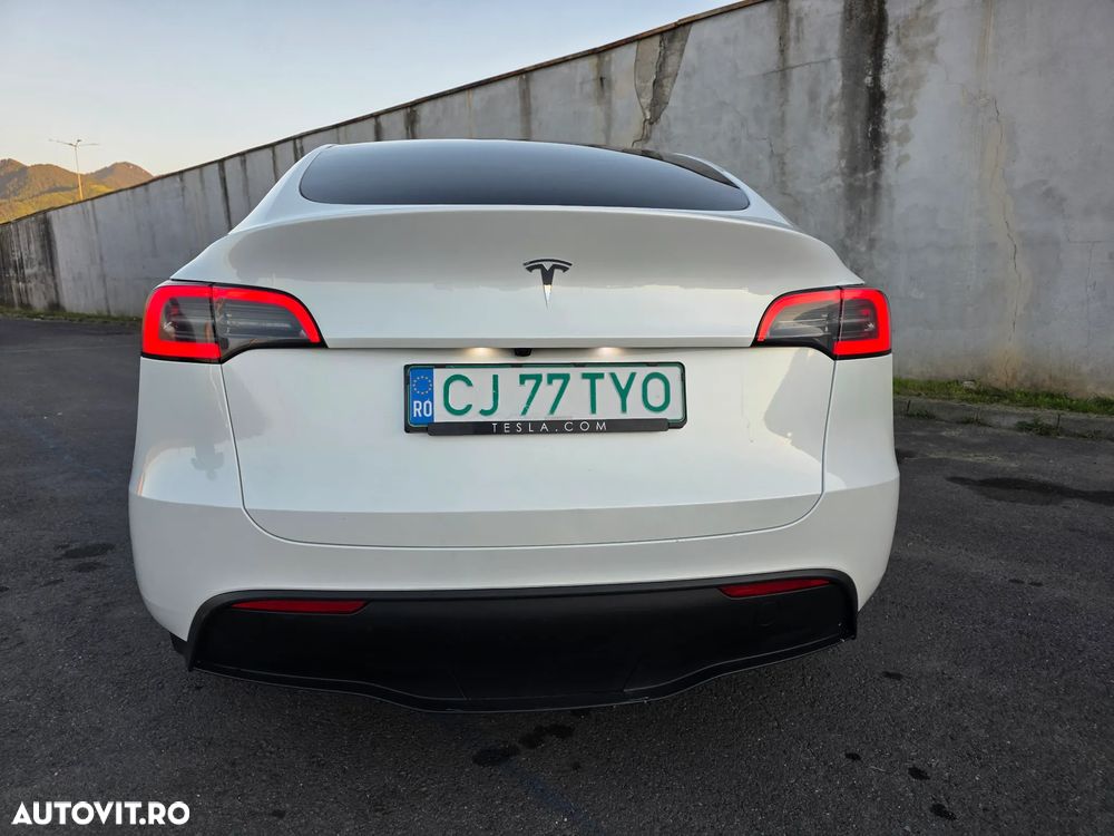 Tesla Model Y - 7