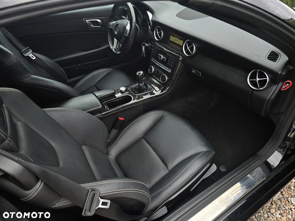 Mercedes-Benz SLK 200 (BlueEFFICIENCY) - 16