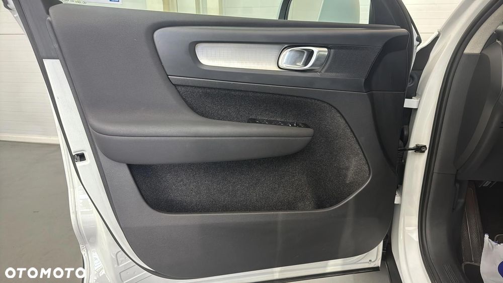 Volvo XC 40 T3 Momentum Pro - 11